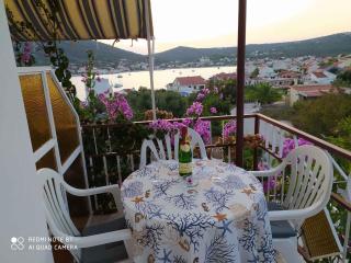 Apartments in Vinisce 7337 - Vinišće - 0