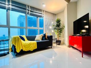 BGC Luxury Condo - Balcony, Pool, Wi-Fi, City View - Suite 8 - Manila - 0