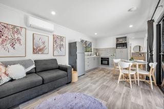 Little Sunshine - Private acreage Guest Home - 8