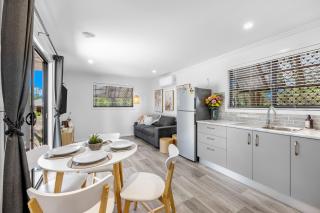 Little Sunshine - Private acreage Guest Home - 2