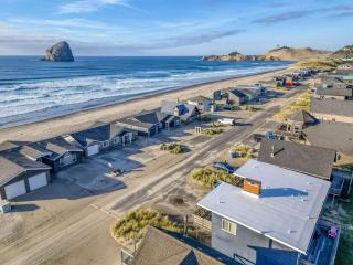 The Rock Inn Yacht - Meredith Lodging - Pacific City - 0