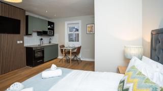 Queens Large 2 BDR & 1 BDR Apartments by Belfast City Breaks - 3