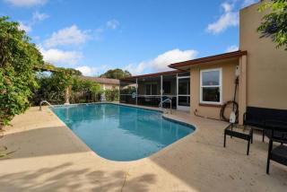 Stunning 3BR Home offers water view Minutes to the Beach - 0