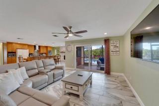 Riverside Villa w Private Pool - 0