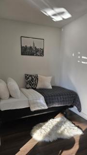 Luxury 3-Beds Apartment in Yorkville with the Best City View in Downtown Toronto - 3