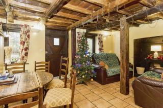 Lavender Cottage - 2