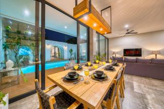 650m to Perenenan beach! Lux 4bd villa with rooftop - Canggu - 8