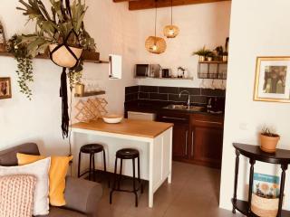 Bodega Botanica - Shared Pool - Central Island Location - 10 mins drive to Famara and La Santa - Tiagua - 2
