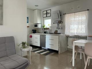 Historic Center Sunny Apartment - 4