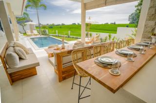 Santorini Sunset NEW 4 BR villa with beautiful rice paddy view and a large pool - Canggu - 8