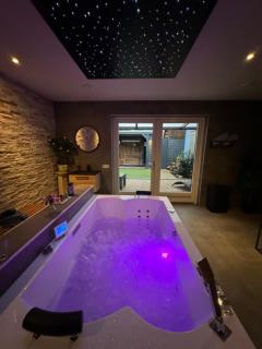 Bed & Wellness Chinel Luxe vakantiehuis met Sauna's en Bubbelbad - Sint Annaland - 4