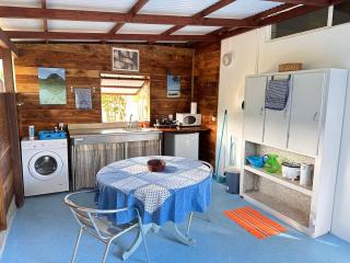 Meri Lodge Huahine XXThe Bee HouseXX - 5