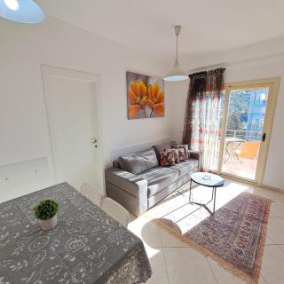Flowers & Green 2 Bedrooms Apartment & Box Garage - Vlorë - 6