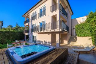 Lux House with Jacuzzy - Crikvenica - 0