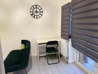 5BR House, Free Parking offA12, Contractor, Big Families, Relocation - Redbridge - 4