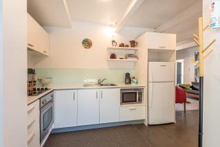 Retro Living - Lush Garden - Christchurch - 3