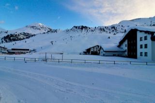 Skilounge Zürs direkt beim Skilift - 1