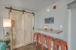 Coastal Flare,Stylish 1 BR Condo Located the Northern end of Myrtle Beach. - Myrtle Beach - 2
