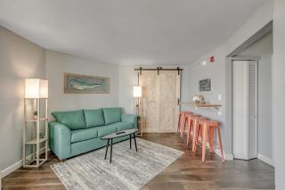 Coastal Flare,Stylish 1 BR Condo Located the Northern end of Myrtle Beach. - Myrtle Beach - 1