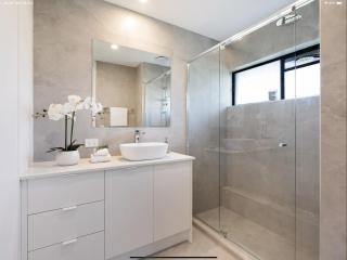 Sunny Coolum Beach Retreat - 4