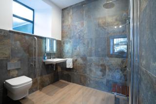 New 4 Bedroom Home at Waterhead Range by LetMeStay - 1