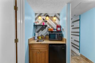 Cozy Oceanview Studio, Sleeps 4 - Myrtle Beach - 6