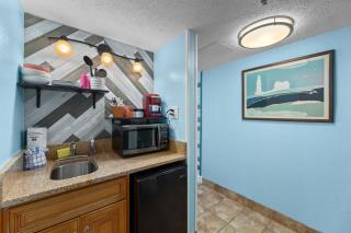 Cozy Oceanview Studio, Sleeps 4 - Myrtle Beach - 5