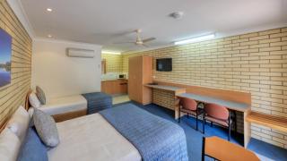 Riverland Motor Inn - 9
