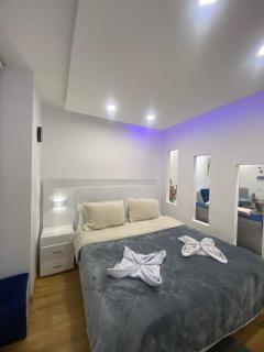 Exclusivo Apartastudio Zona Norte de Bogota - 4