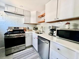 Ultra Modern - Entire 3 Bedroom Apartment - 5 min walk to the Beach - Wildwood - 3
