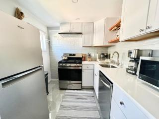 Ultra Modern - Entire 3 Bedroom Apartment - 5 min walk to the Beach - Wildwood - 4