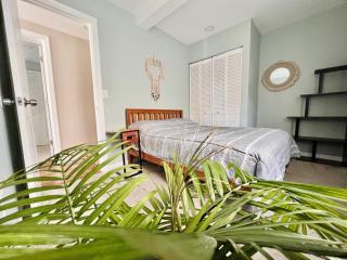 Ultra Modern - Entire 3 Bedroom Apartment - 5 min walk to the Beach - Wildwood - 6