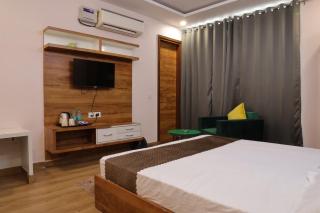 The Sandalwood Hotel I Sec-38 I Near Medanta Medicity Gurgaon - 0