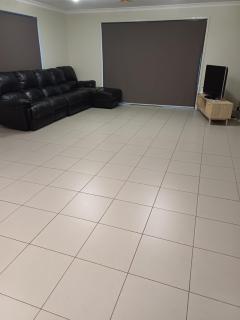 A beautiful and spacious home - Kialla - 1