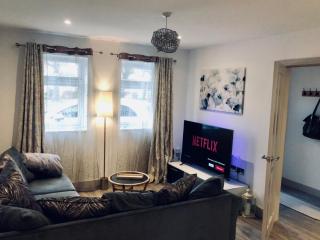 Entire House, 2 Bedrooms - Private with FREE PARKING in Oxford - Oxford - 3