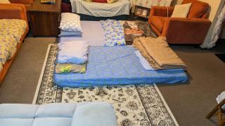 BIDWILL GARDENS - 2 Rooms A Private Room with a King-Size Bed or Open Lounge Room Floor Mattress SHARED Bathroom FREE Kitchen Essentials FREE Laundry Facilities Fast NBN WIFI HDTV NETFLIX, YOUTUBE, KAYO Meal and Transport Service Available - 3