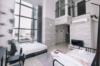 NEW Maritime Luxury Pool View Duplex Suite 601 - Jelutong - 6