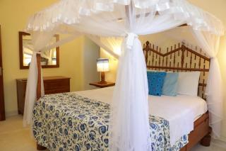 Tembo Beach Cottage , Ocean Beach Drive - 4