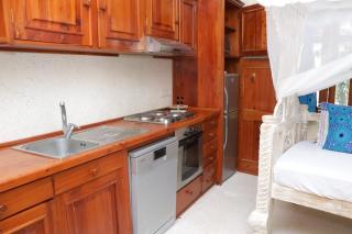 Tembo Beach Cottage , Ocean Beach Drive - 2