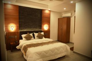 Silverstone Inn - 9
