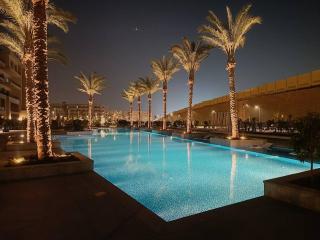 Carrara White 3BR APT W/Garden view and Pool - Cairo - 0