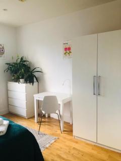 20 min to central London- 2 bedrooms apartment - London - 4