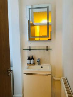 20 min to central London- 2 bedrooms apartment - 2
