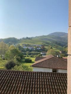 Appartement entier, 2 personnes, rez de chaussée, terrasse vue montagne, sur GR10 - 3