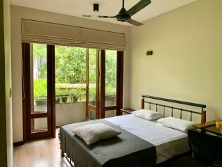 Cozy luxury room with balcony view ! - Rajagiriya - 0