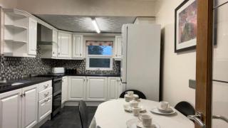 Spacious home near city hospital - Nottingham - 9