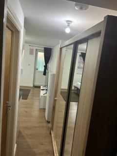 Hometel Nice Cute Apartment - Thornton Heath - 3