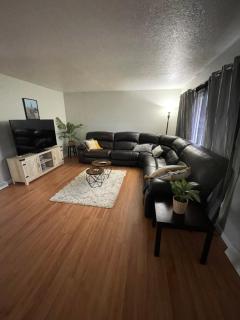 Quiet & Cozy home near Hospitals - Cleveland - 0