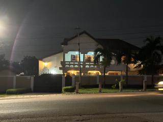 D Barfi Guesthouse, excellent location - Kumasi - 1