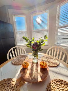 Entire Lovely 3 Bedroom, 2 Bathroom Apartment! 1 Block to the Beach and Boardwalk! - Wildwood - 8